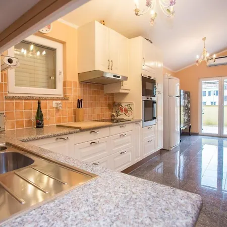 Апартаменты Ferienwohnung Fuer 8 Personen Ca 150 Qm In Porec, Istrien Istrische Riviera