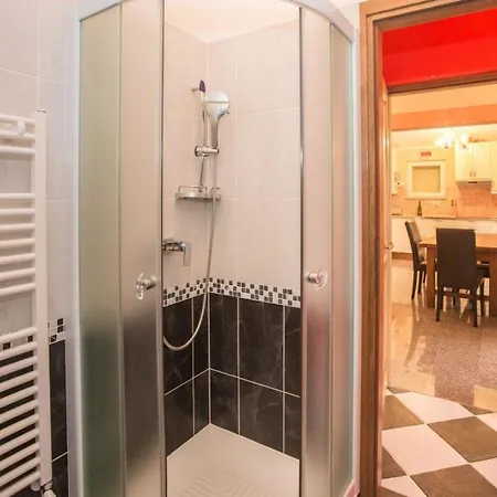Ferienwohnung Fuer 8 Personen Ca 150 Qm In Porec, Istrien Istrische Riviera *