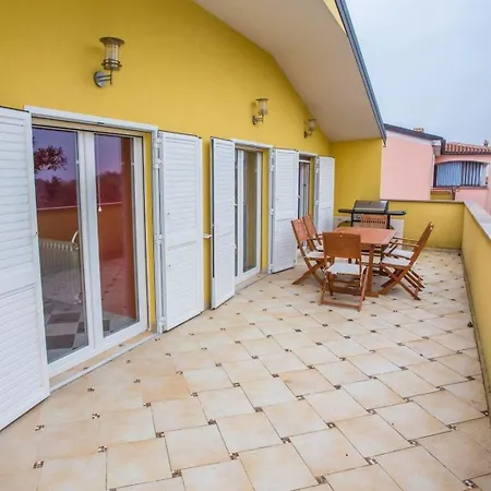 Ferienwohnung Fuer 8 Personen Ca 150 Qm In Porec, Istrien Istrische Riviera
