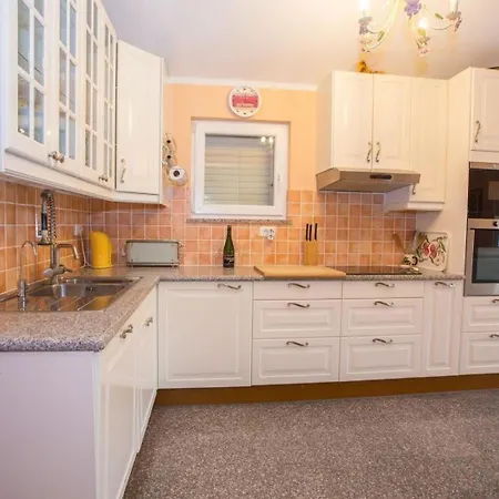 Апартаменты Ferienwohnung Fuer 8 Personen Ca 150 Qm In Porec, Istrien Istrische Riviera